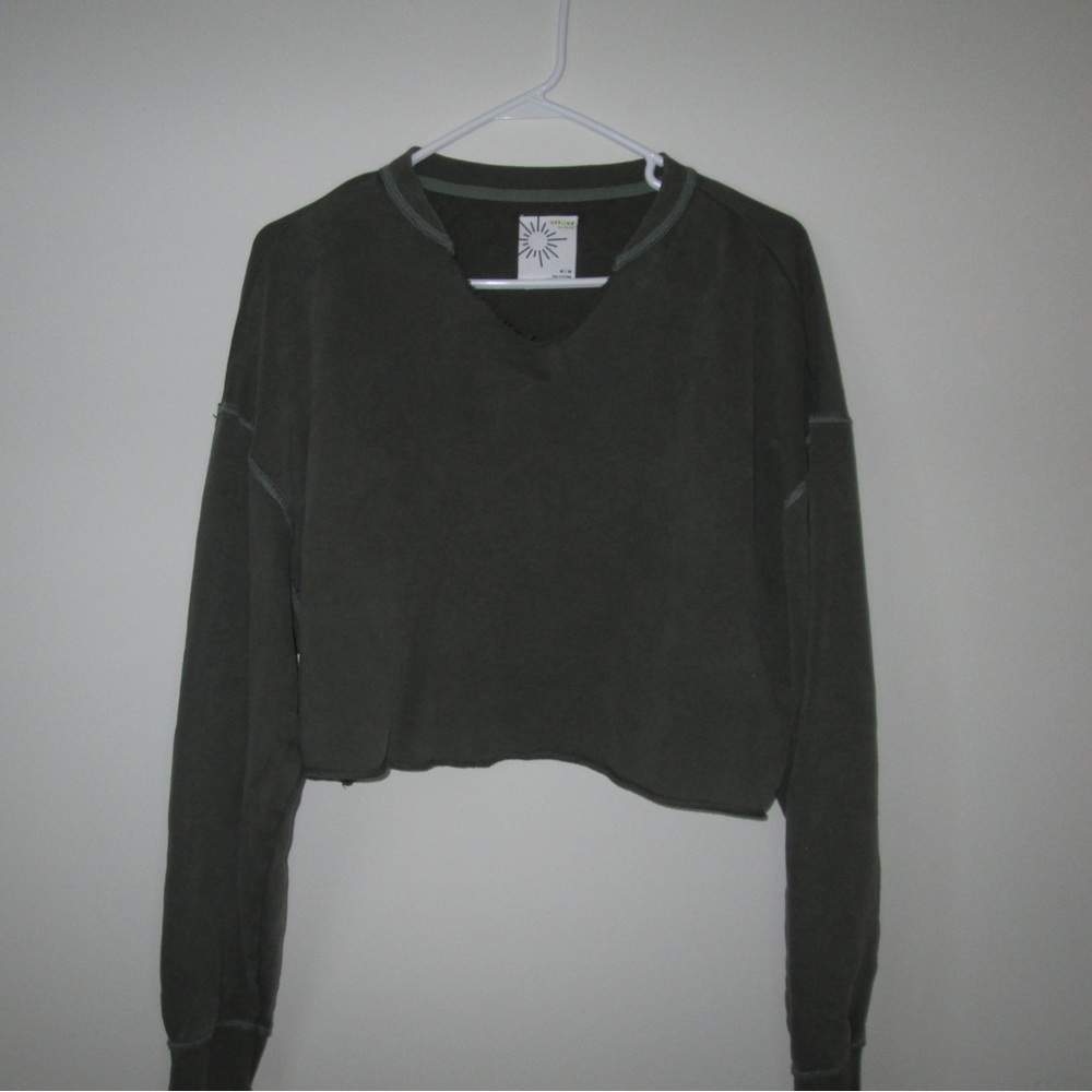 Forest green aerie offline cropped crewneck with neckline detail! #wornonce